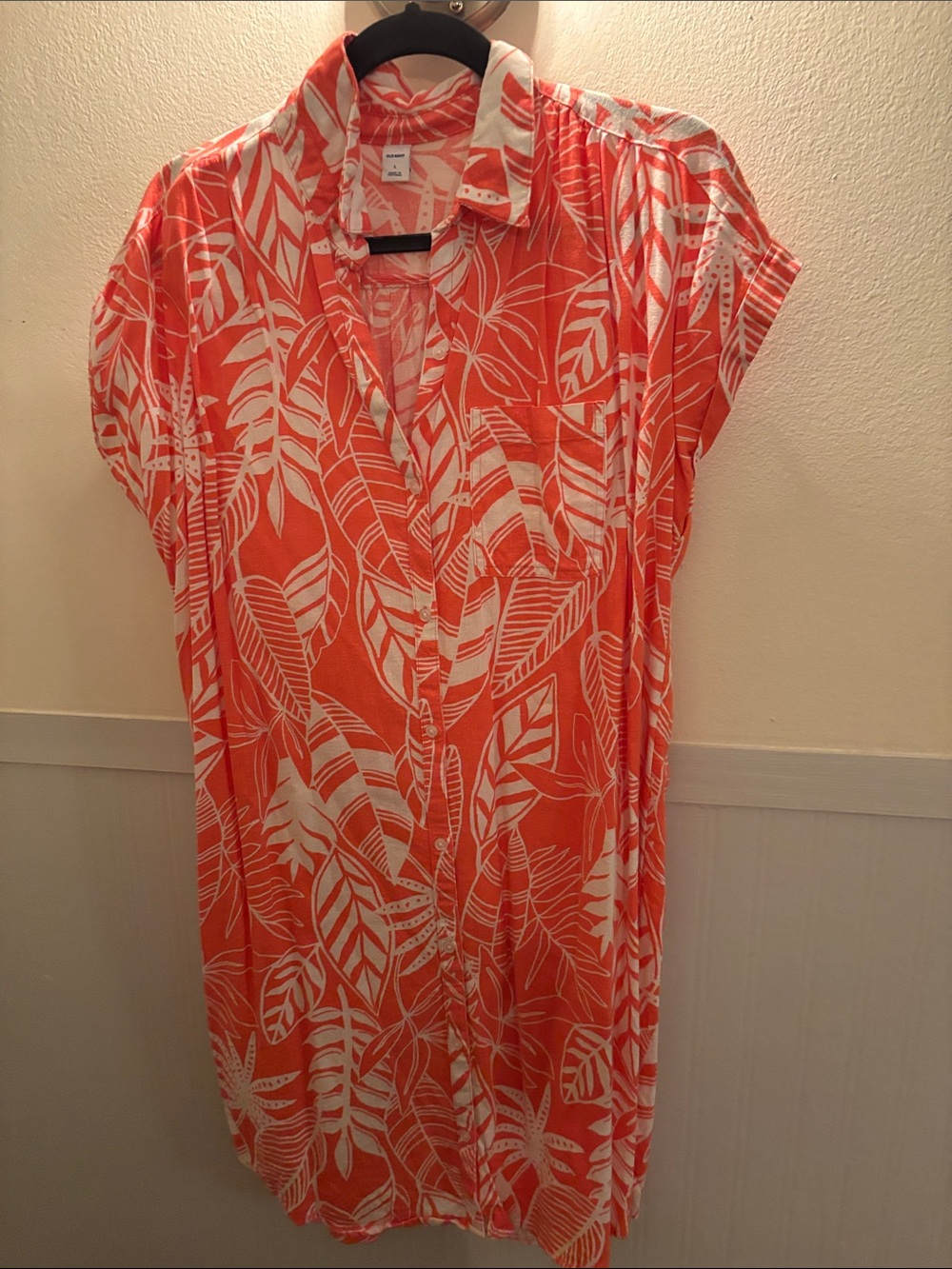 Old Navy Coral and White Leaf-Print Button-Front Tunic